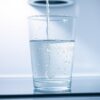 Warum nicht etwas wasser im kühlschrank sammeln